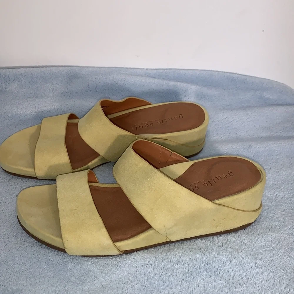 Women’s sandals by Kenneth Cole, gentle souls collection brand new